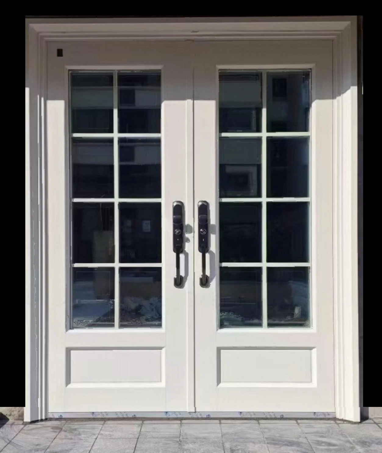 White full-grid double entrance