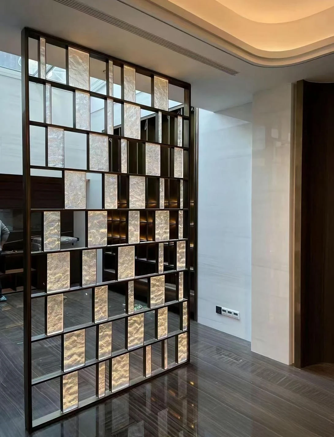 Offset rectangular decorative room screen